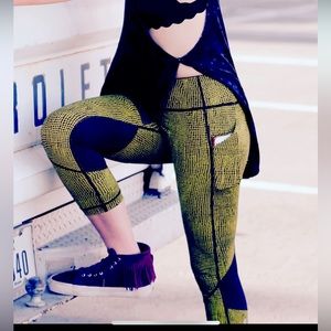Lululemon black & yellow leggings